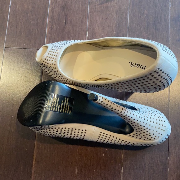 Mark Heels - Picture 6 of 6